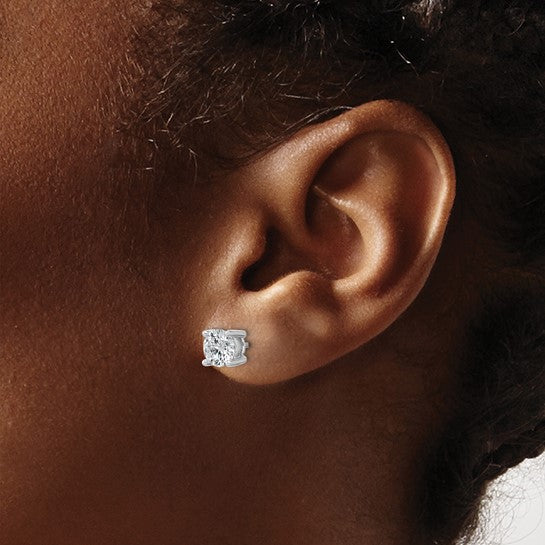 Lab Grown Round Diamond Solitaire Stud Earrings